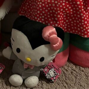 Sanrio HELLO KITTY 2020 CVS DRACULA HALLOWEEN RARE LIMITED EDITION PLUSH